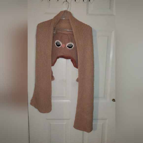 SCARF AND HAT 🤠 - Picture 1 of 6
